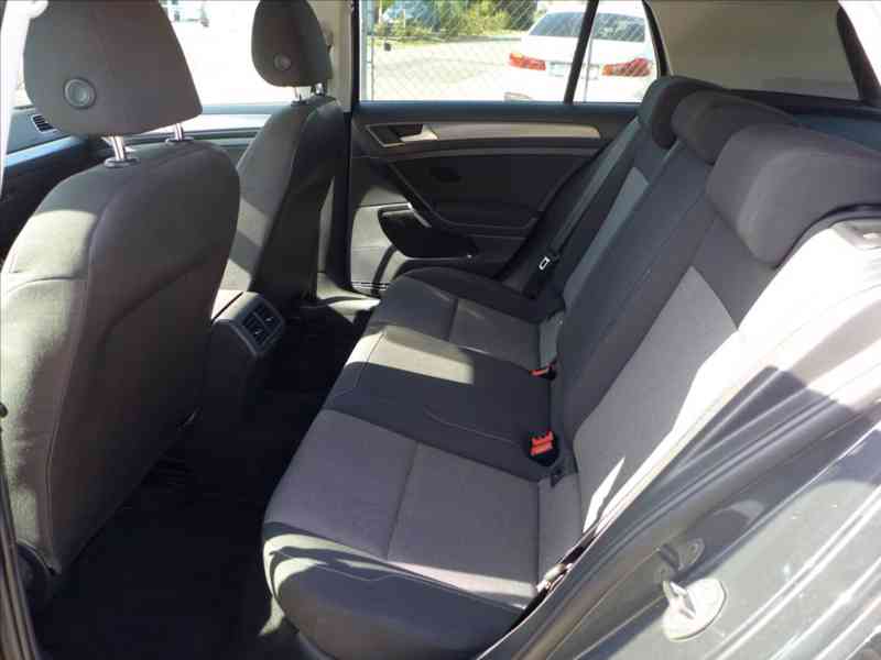 Volkswagen Golf 1,2 TSI DIGI KLIMA, 1.MAJITEL - foto 6