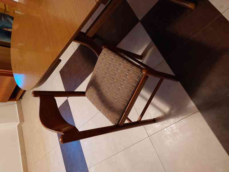 jídelní stůl + 6 židlí