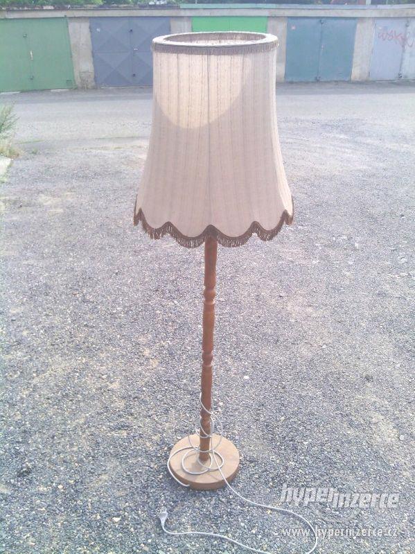 Prodám stojací lampu