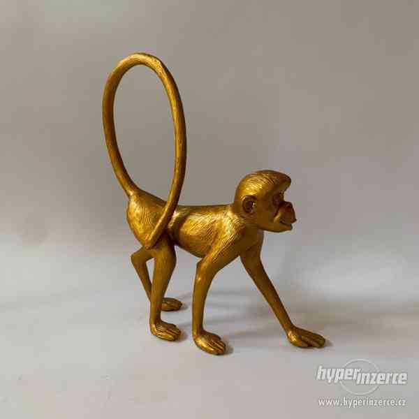 Zlatá opice - socha - foto 1