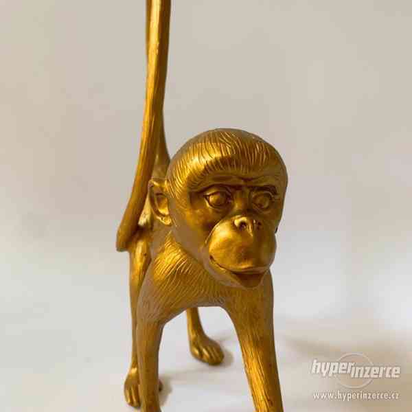 Zlatá opice - socha - foto 2
