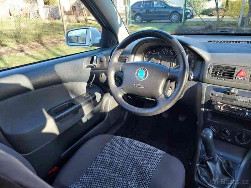 Škoda Octavia Combi Tour 1.6 MPI - foto 11