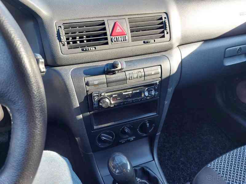 Škoda Octavia Combi Tour 1.6 MPI - foto 12