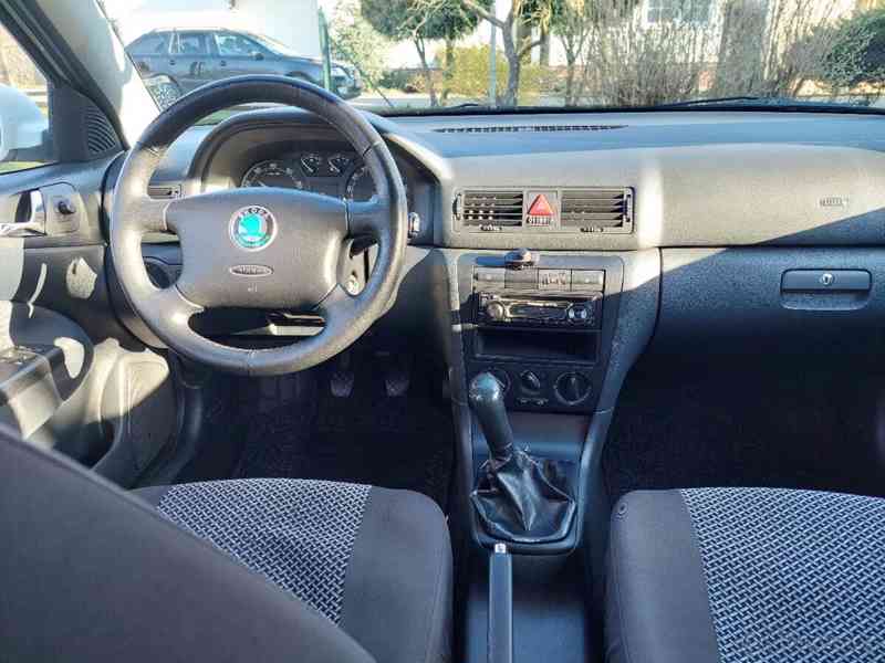 Škoda Octavia Combi Tour 1.6 MPI - foto 3