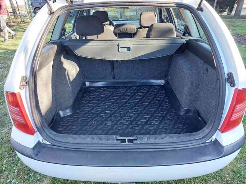 Škoda Octavia Combi Tour 1.6 MPI - foto 4