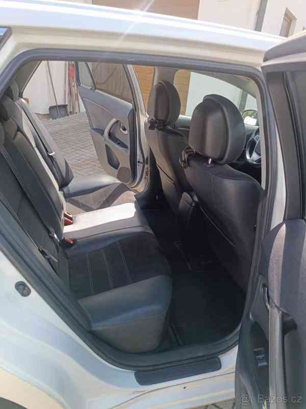 Toyota Avensis 2,0   D-4D, TOP stav, 117 kW - foto 8