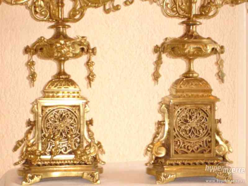 Bronzové, krbovy  hodiny a 2 svícny s dekorem - vinná réva - foto 8