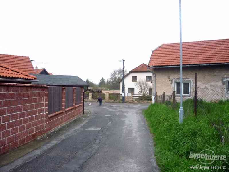 Pozemek 385 m2 se starším RD, Mrzky (6 km Č.Brod) - foto 8