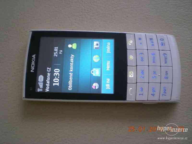 Nokia X3-02 z r.2010 - dotykový telefon s klávesnicí - foto 2