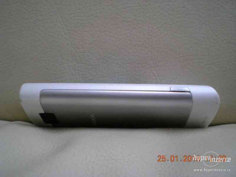 Nokia X3-02 z r.2010 - dotykový telefon s klávesnicí - foto 4