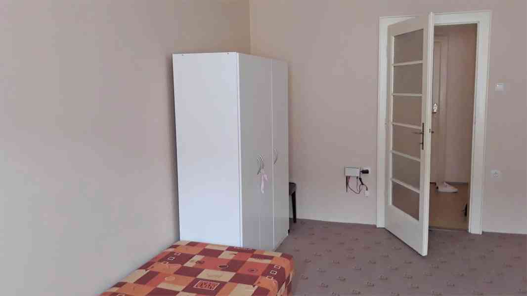 1 STUDENTKA, 2.lůž. pok. v 2+1, centrum, zařízeno - foto 5
