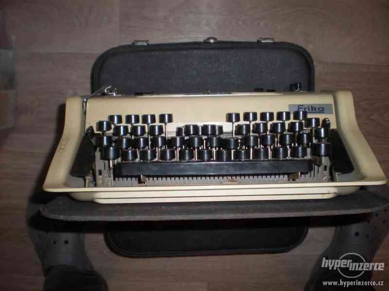 3 mechanické  kufříkové psací stroje - foto 9