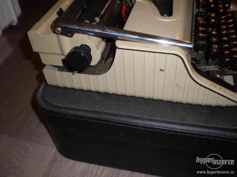 3 mechanické  kufříkové psací stroje - foto 12