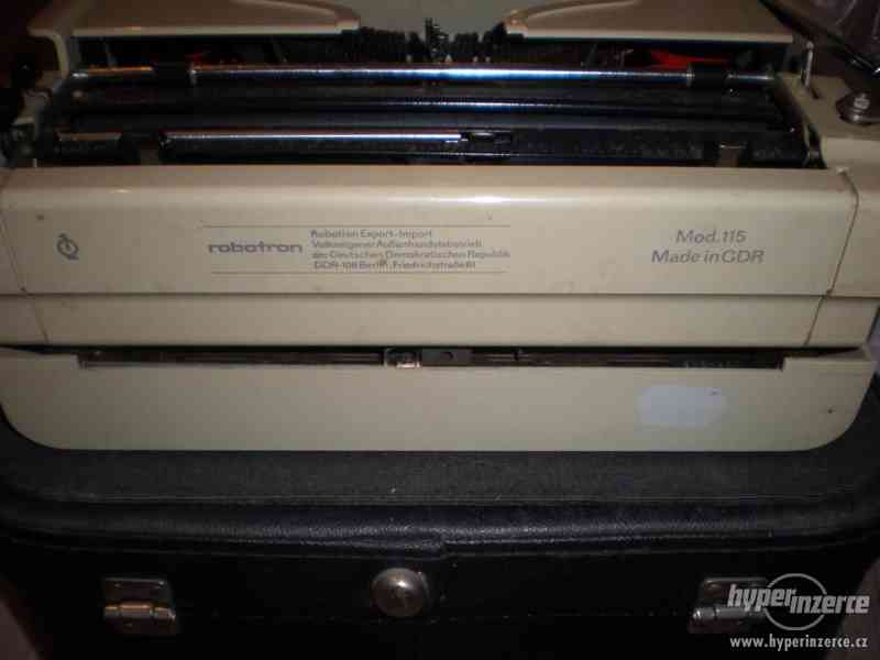 3 mechanické  kufříkové psací stroje - foto 14