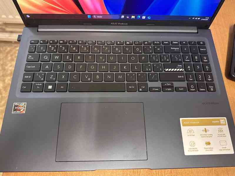 ASUS Vivobook s OLED displejem - rozlišení obrazovky 4K - foto 4