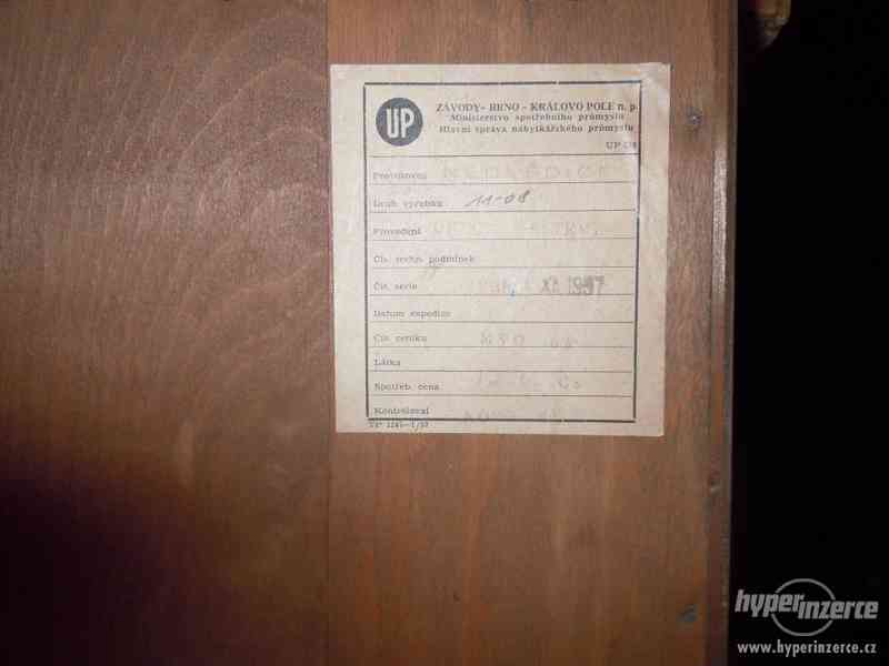 Nábytková sestava leštěný ořech dle návrhu J. Halabala - foto 3