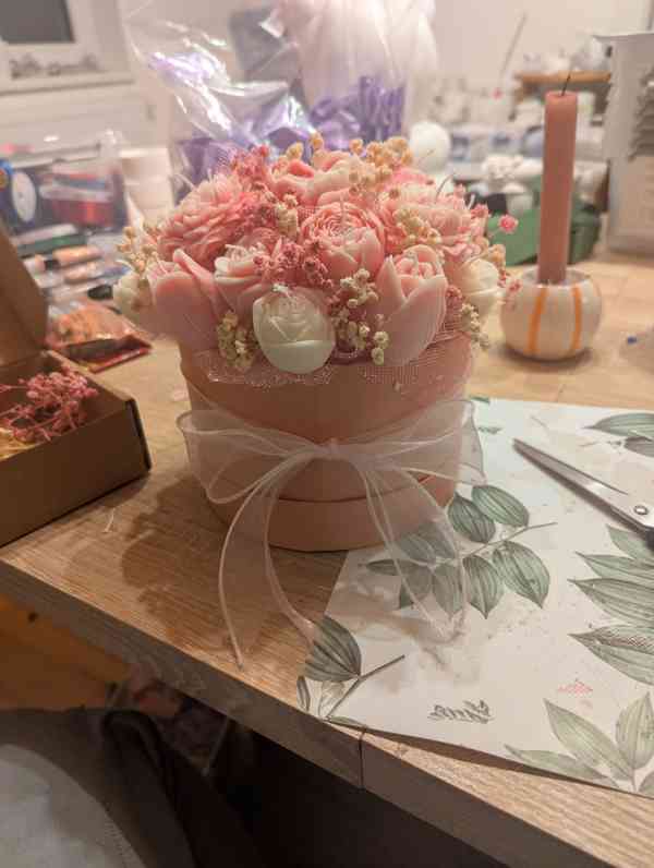 Ručně vyráběné květiny ze stuh - foto 13