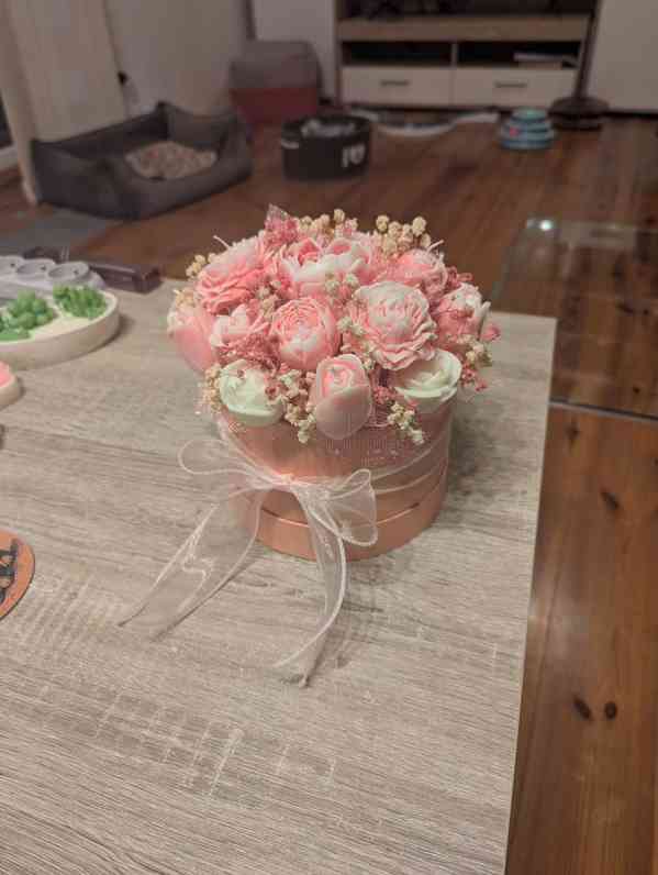 Ručně vyráběné květiny ze stuh - foto 12