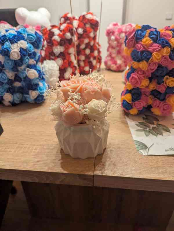 Ručně vyráběné květiny ze stuh - foto 14