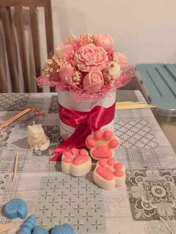 Ručně vyráběné květiny ze stuh - foto 11