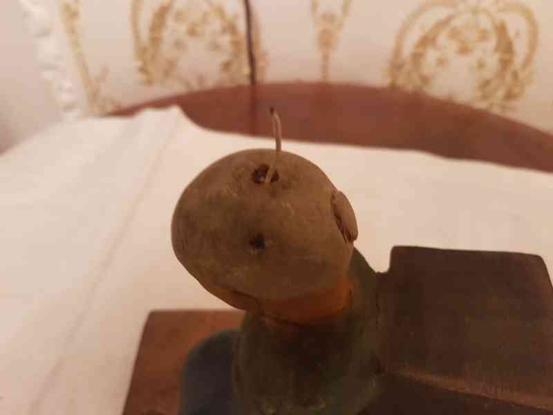 Podomácky vyrobená lampička jako uhlíř s putnou na zádech - foto 3