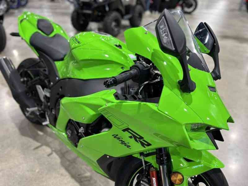 Kawasaki NINJA ZX-10RR Whatsapp for details +971521974732 - foto 3