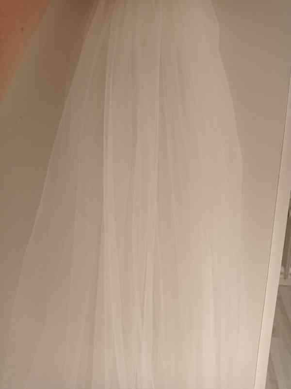 Svatební šaty, závoj, korunka  - foto 4
