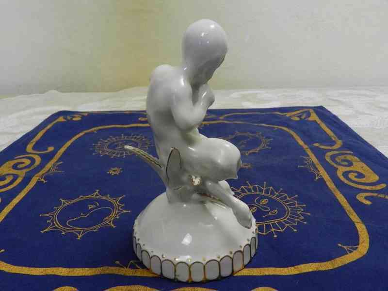Bílá stylová porcelánová soška Faun Satir - foto 3