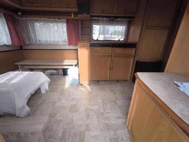 Pěkný karavan Eriba vhodný k přihlášení. Dovoz možný. - foto 15