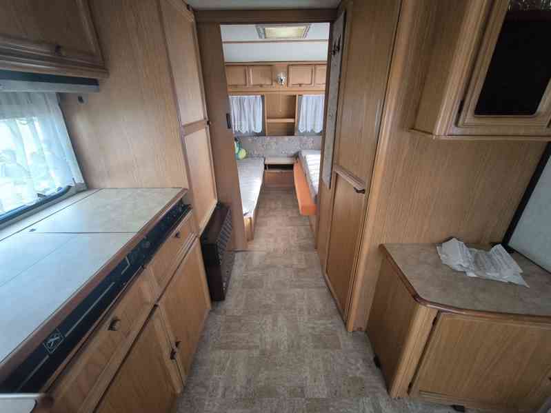 Pěkný karavan Eriba vhodný k přihlášení. Dovoz možný. - foto 7