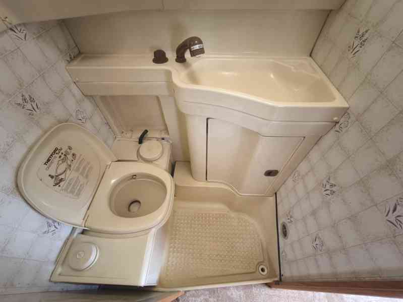 Pěkný karavan Eriba vhodný k přihlášení. Dovoz možný. - foto 10