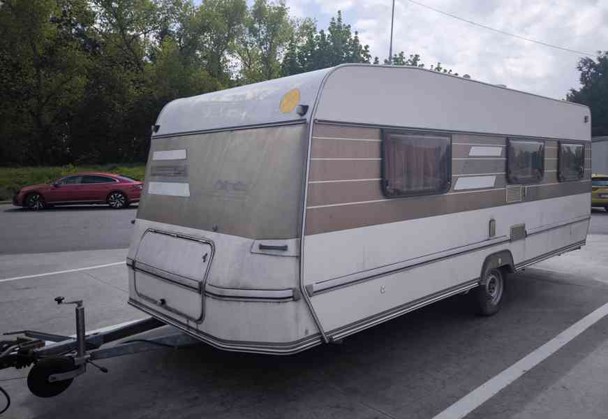 Pěkný karavan Eriba vhodný k přihlášení. Dovoz možný. - foto 6
