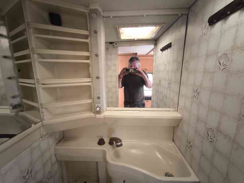 Pěkný karavan Eriba vhodný k přihlášení. Dovoz možný. - foto 11