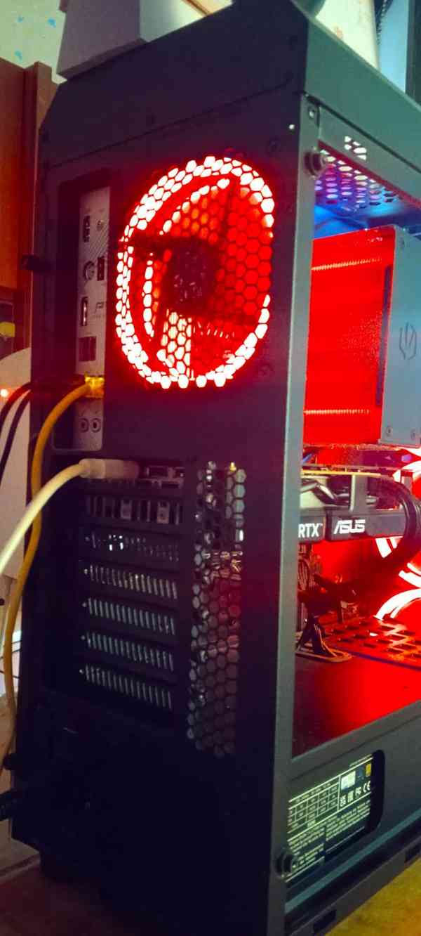 Mimořádná vysoce výkonná herní PC sestava - foto 6