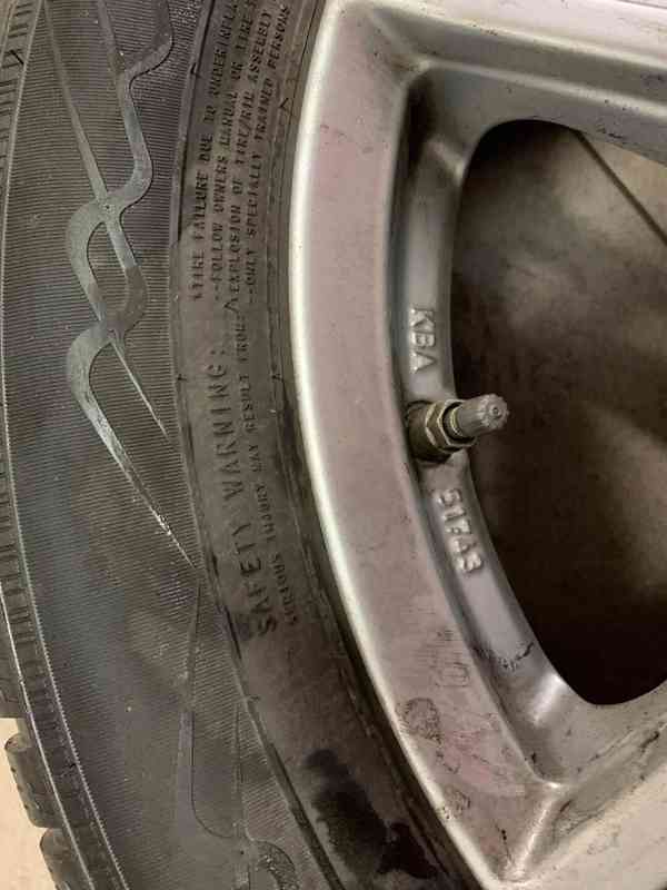 Obutá Alu kola zimní pneu vč. ventilků 17' - foto 2