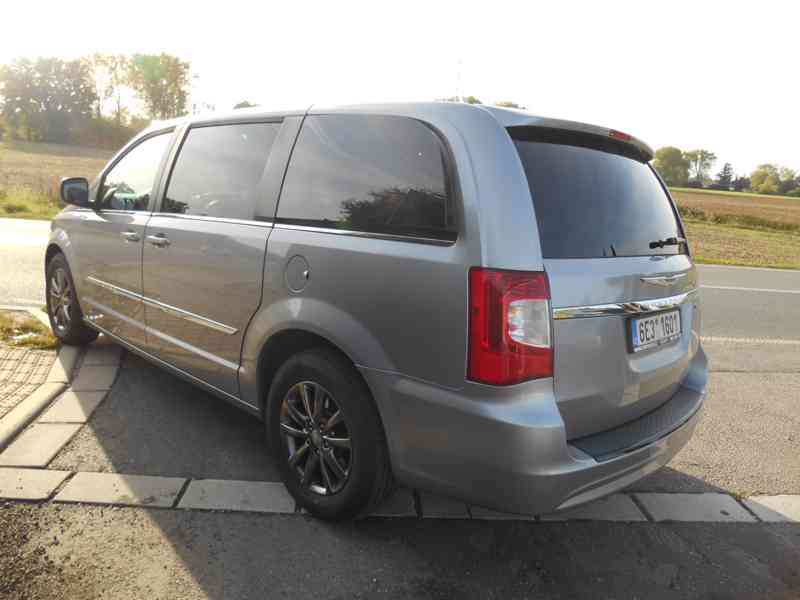 Chrysler Town Country 3,6 Limited S Type TOP 2014 - foto 3