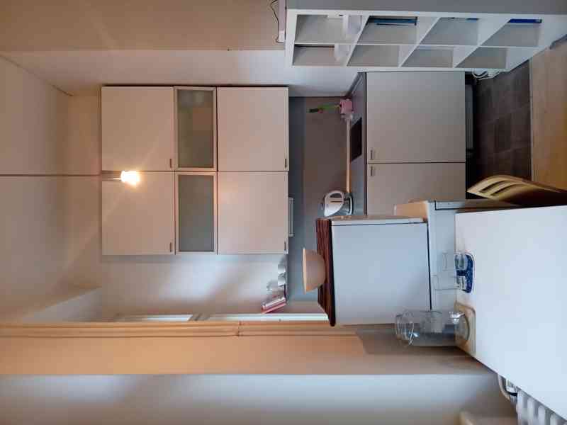 Nabízím světlý neprůchozí pokoj 19 m²  - foto 4