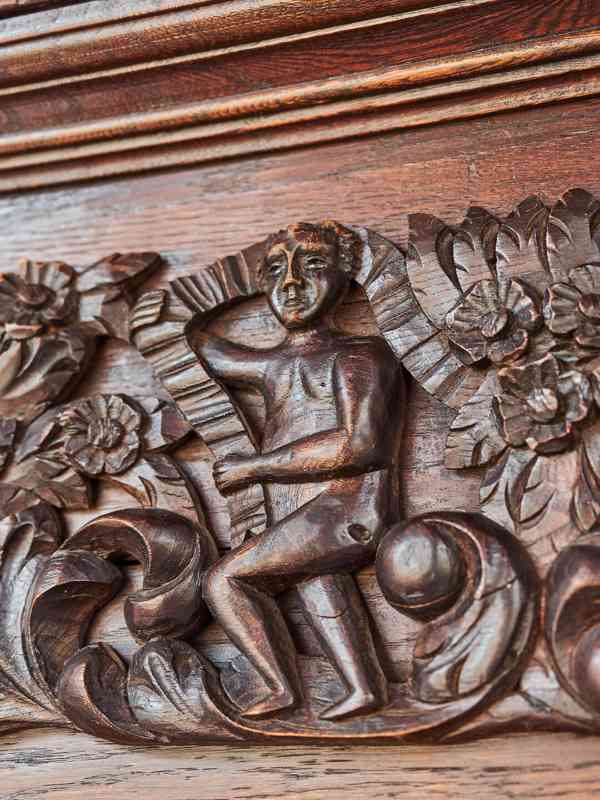 Neorenesanční vyřezávaný kredenc z masivního dubu - foto 11
