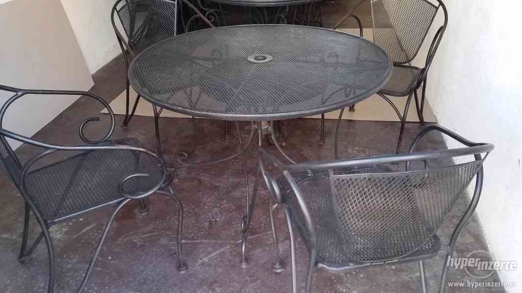 Restaurační kovové stoly a židle, venkovní zahradní set - foto 1