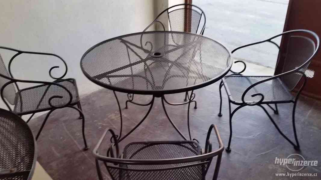 Restaurační kovové stoly a židle, venkovní zahradní set - foto 2
