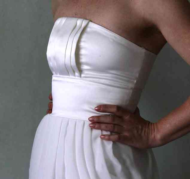 Bílé korzetové šaty - satén a šifon I LOVE LINK vel.32 - foto 10