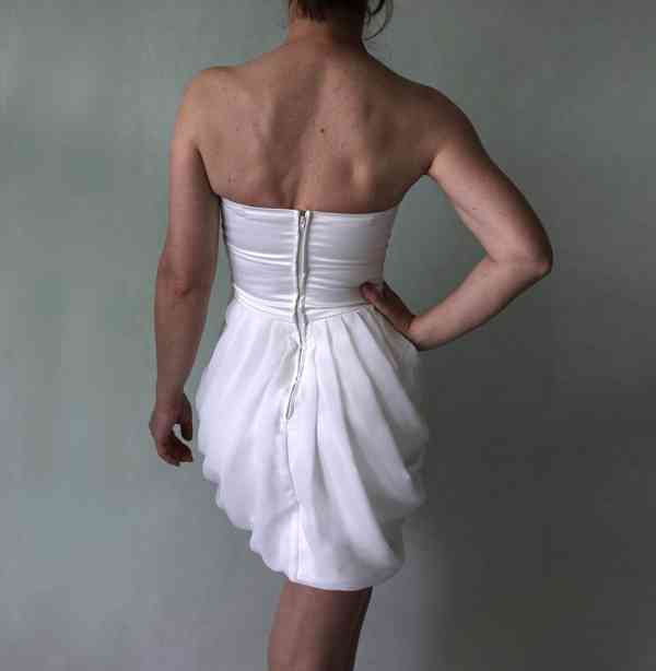 Bílé korzetové šaty - satén a šifon I LOVE LINK vel.32 - foto 9
