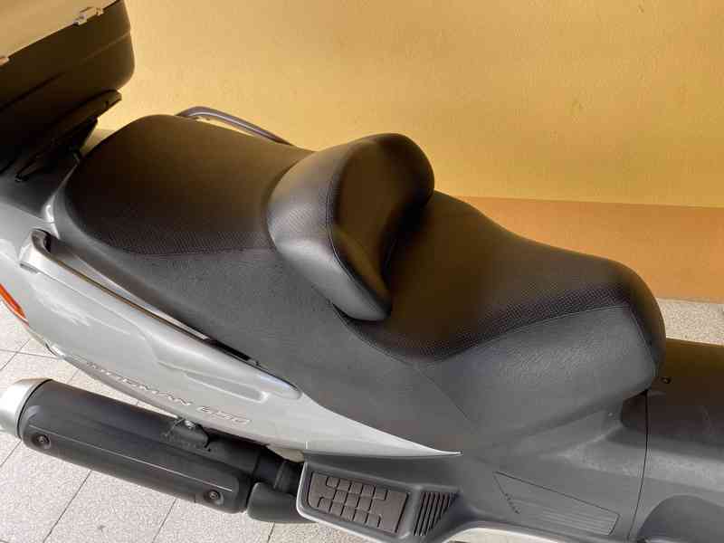 Suzuki Burgman AN 650 / zánovní pneu / orig.stav - foto 8