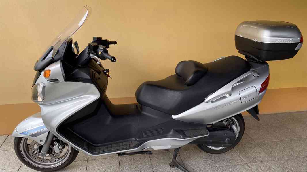 Suzuki Burgman AN 650 / zánovní pneu / orig.stav - foto 2