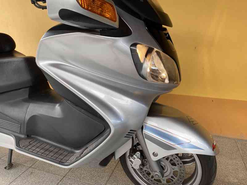 Suzuki Burgman AN 650 / zánovní pneu / orig.stav - foto 7