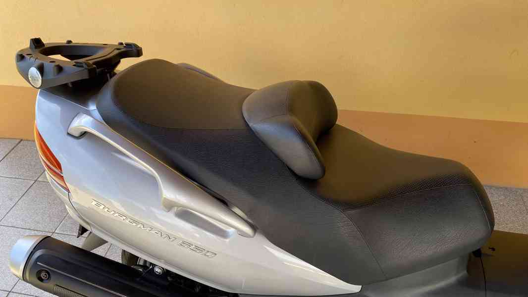 Suzuki Burgman AN 650 / zánovní pneu / orig.stav - foto 9