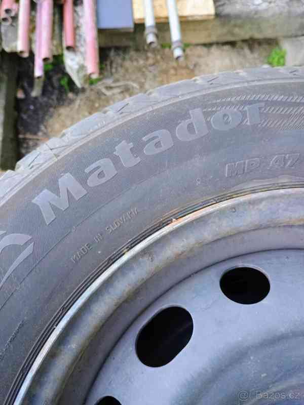 Citroën Berlingo Letní pneu 205/65 R15 + disky - foto 9