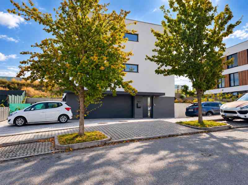 Pronájem bytuPronájem nadstandardního bytu 5+kk se zahradou  - foto 37