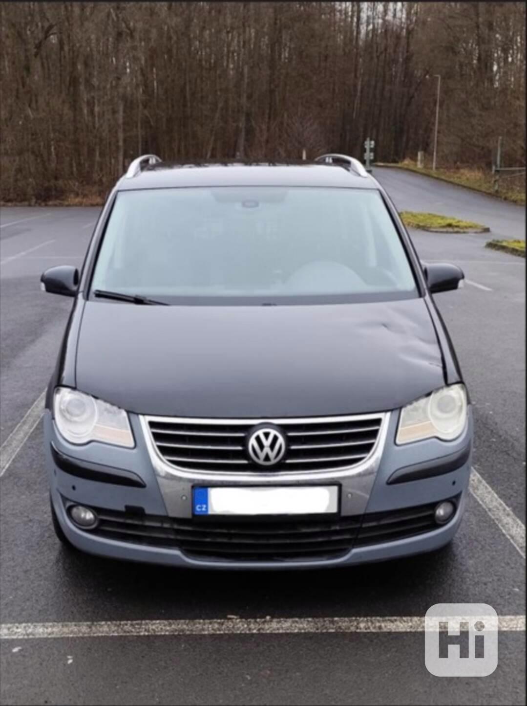 Volkswagen Touran 2,0 - foto 1