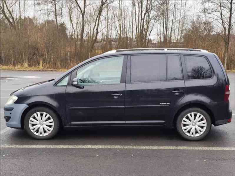 Volkswagen Touran 2,0 - foto 2